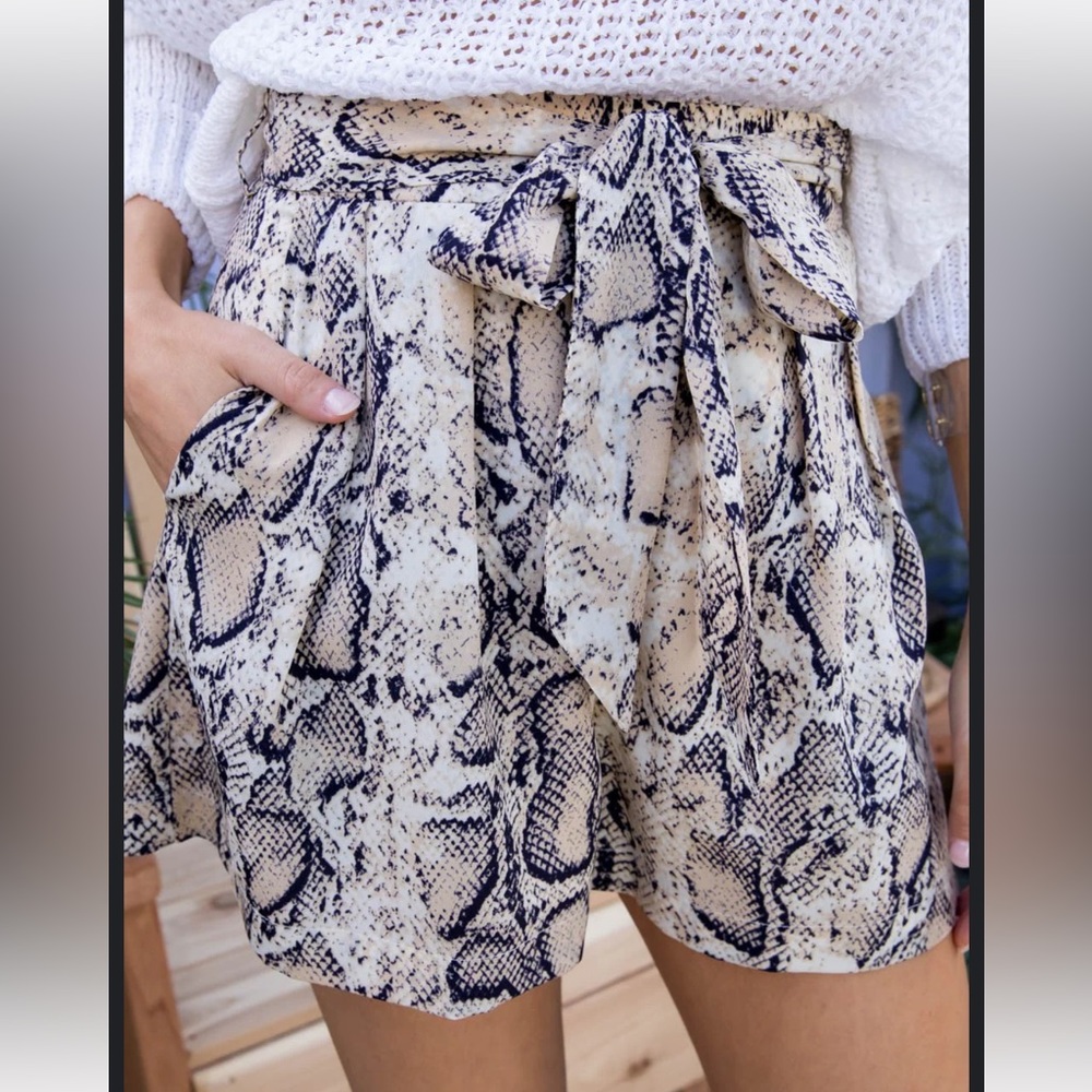 NWT boutique medium snake skin print shorts